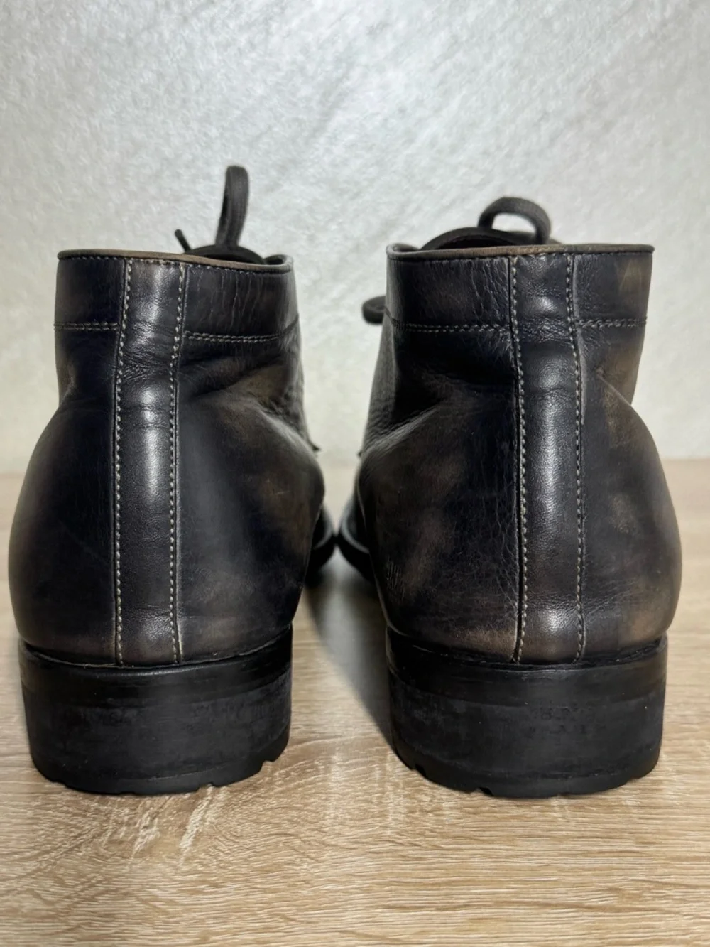 Magnanni men's 11.5M leather chukka boots